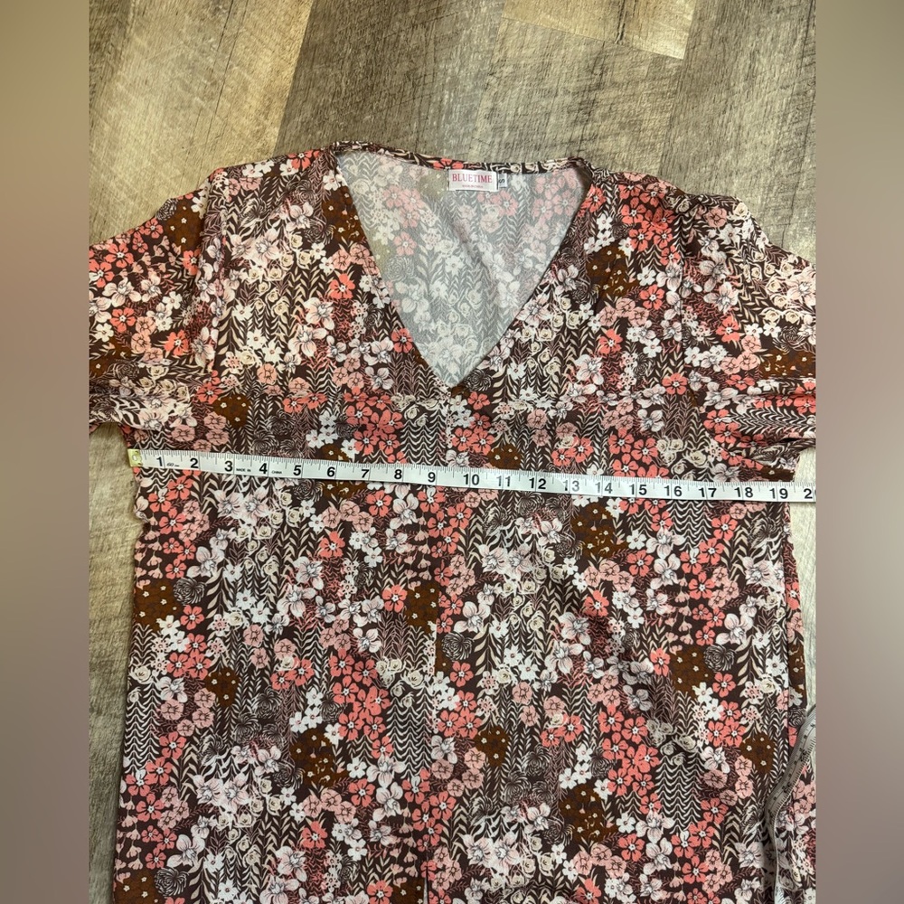 Bluetime size SMALL coral tones V-neck top, flare sleeve, tie waist - Picture 6 of 8